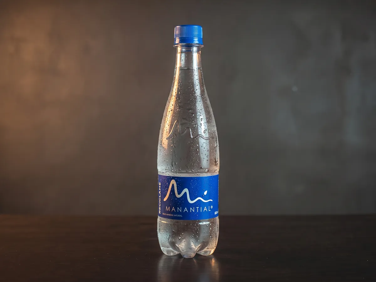 Agua Manantial · Bebidas en La Pizzería Fast Food, Girón