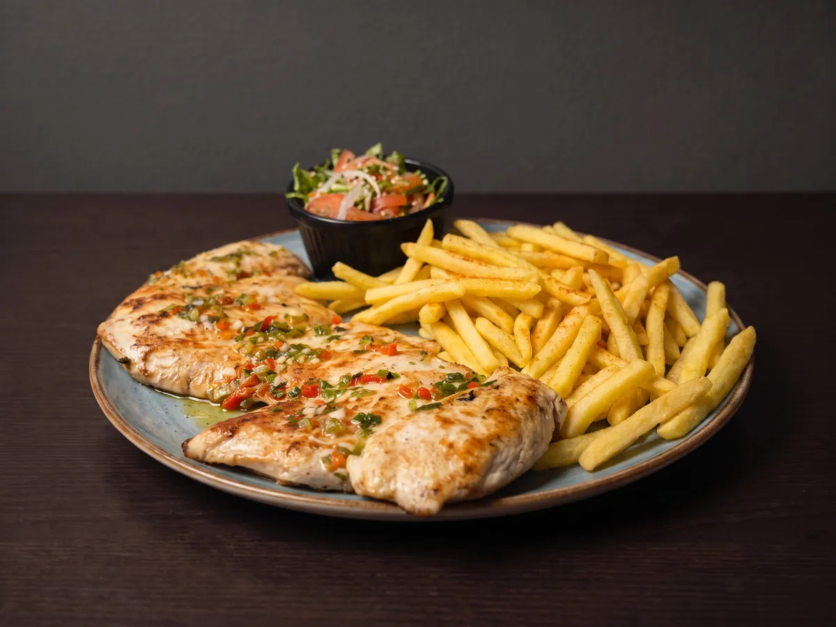 Pechuga a la Plancha · Picadas & Parrilla en La Pizzería Fast Food, Girón